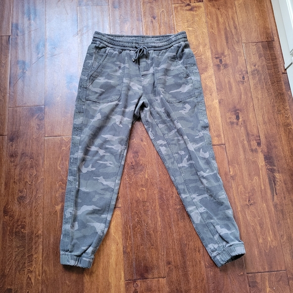 Athleta farallon Camo jogger pants 8P - Picture 11 of 14
